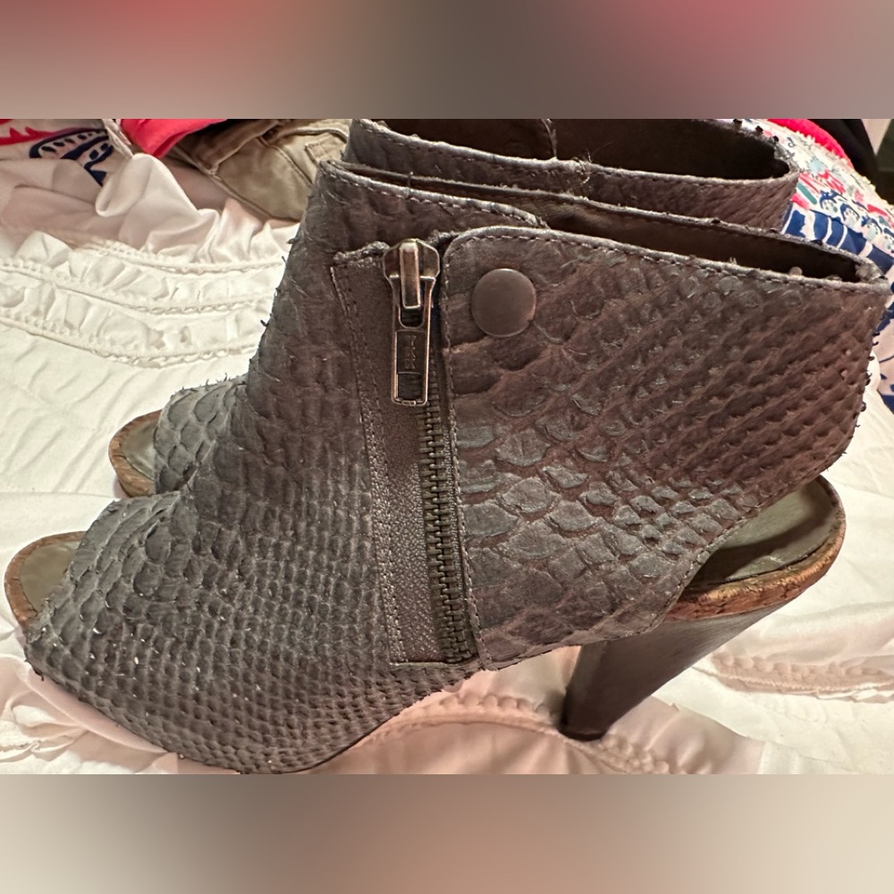 Joie Grey Snakeskin Embossed Leather Peep Toe Ankle Booties Heels Size‎ 37
